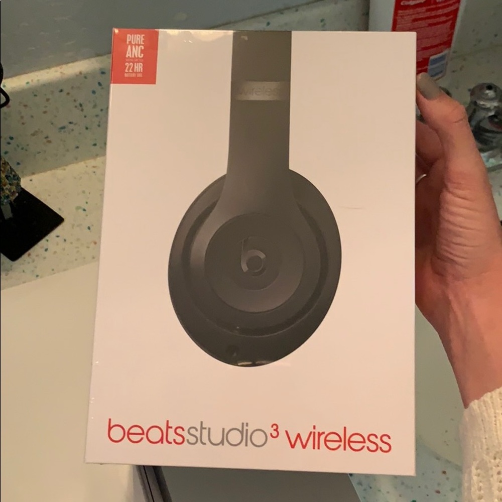 Brand new, unopened, 22 hr battery life!